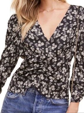 ASTR Black and White Floral V-Neck Blouse with puff sleeves